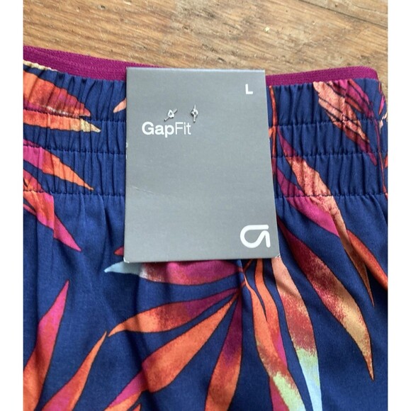 NEW Bundle of 2 GapFit Active Shorts LARGE Women’s Running Fitness - Picture 2 of 10
